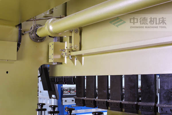 ZDPK-10032配有中德公司最新型扭軸同步裝置，強度高，能調(diào)節(jié)，專利技術(shù)