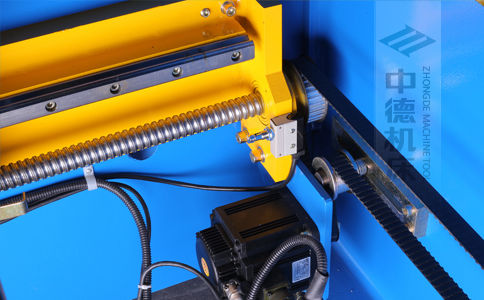 ZDPK-20032X軸配有滾珠絲桿及直線(xiàn)導(dǎo)軌，大功率伺服電機(jī)，鋼絲同步帶，能顯著提升X軸定位精度及速度 (2).jpg